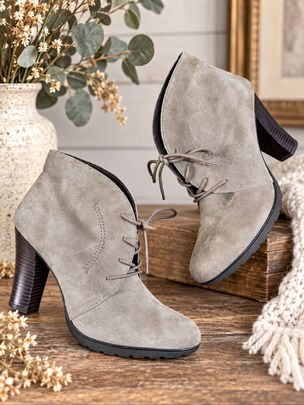 White Mountain Taupe Suede Leather Lace Up Block Heel Ankle Booties Sz 9.5